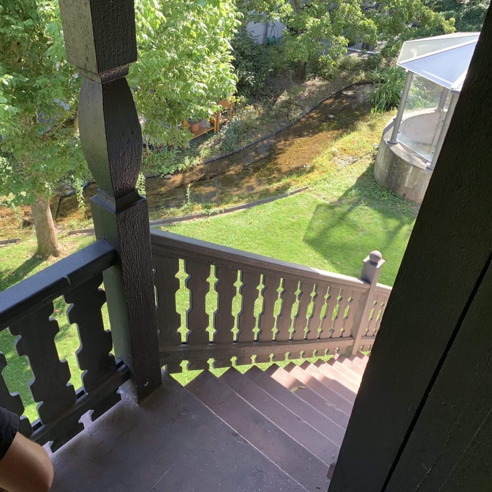 Außentreppe vom Obergeschoss: Blick auf den Garten