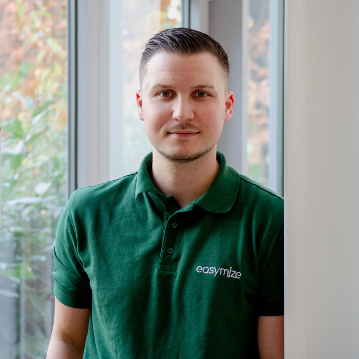 Manuel-1200 Profilbild Manuel Hof. Manuel ist bei easymize für das Team Operations tätig.