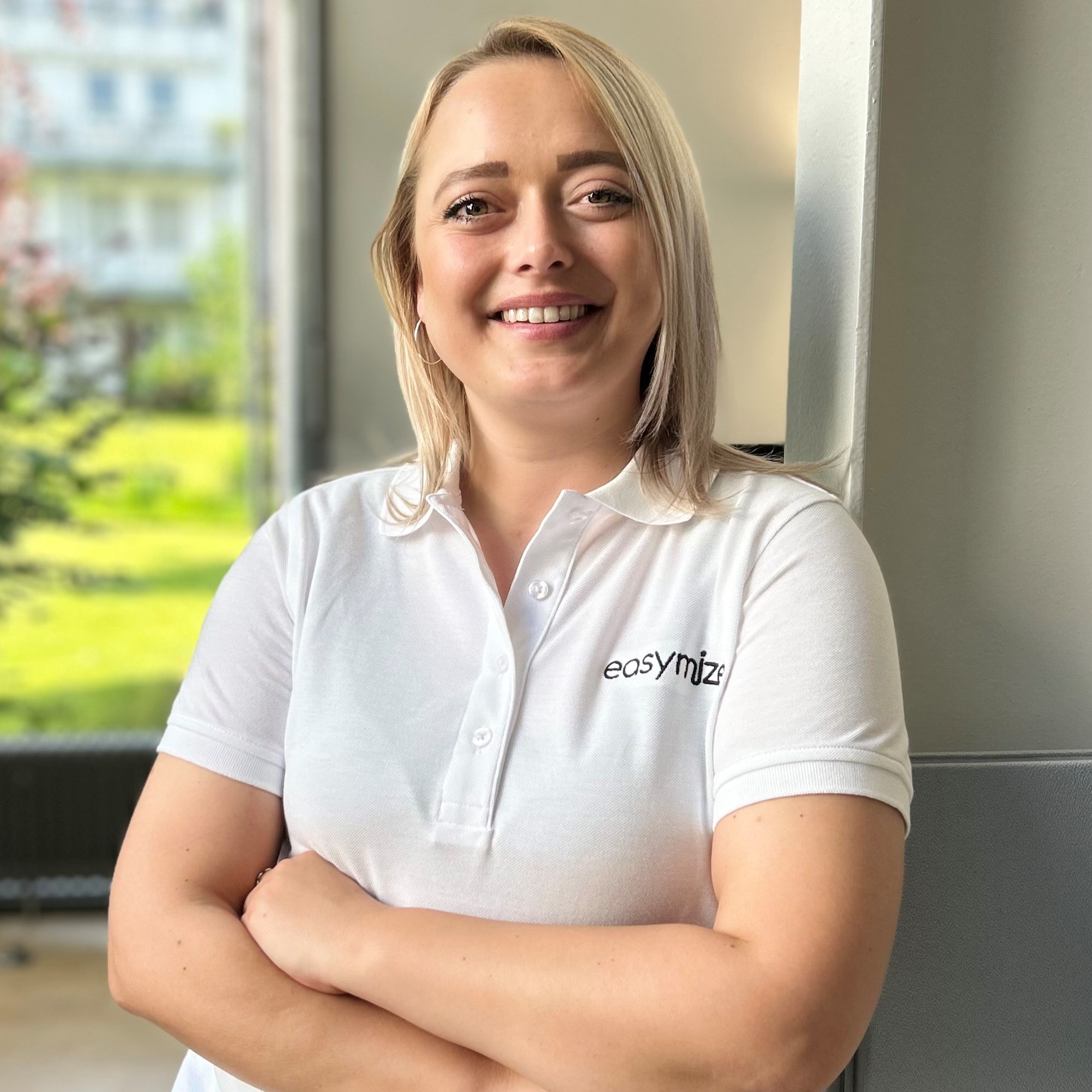 Sabrina_Ausschnitt-Webseite Profilbild Sabrina Reichel. Sabrina ist Regionalmanagerin Süd für Sales.